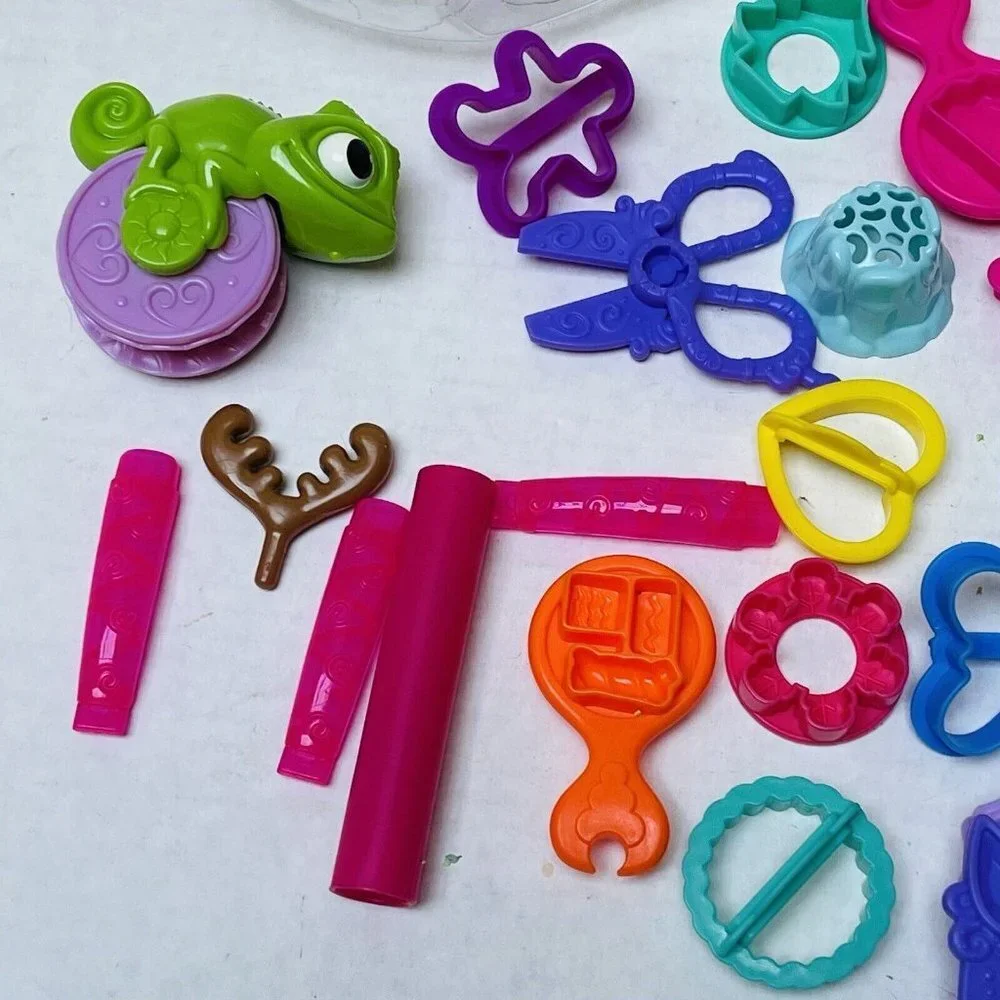 Play Doh Dough Accessories in PlayDoh Container with‎ Lid 24 pieces Kids Toy